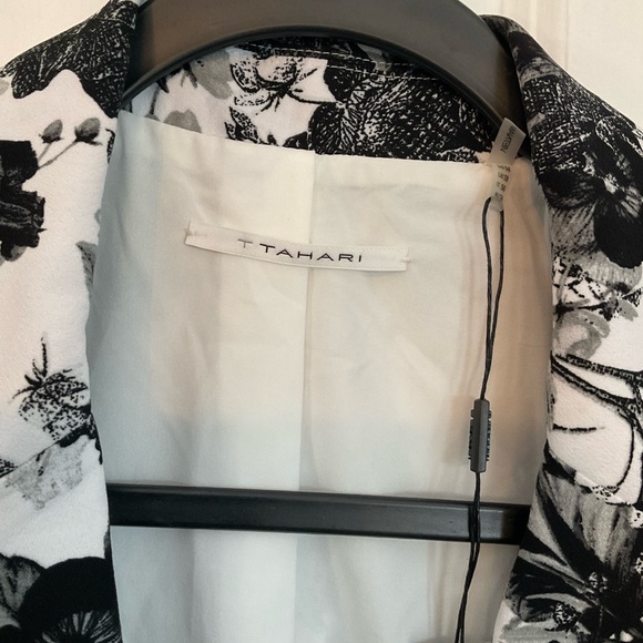 Tahari Black and White Floral Blazer - Picture 2 of 5